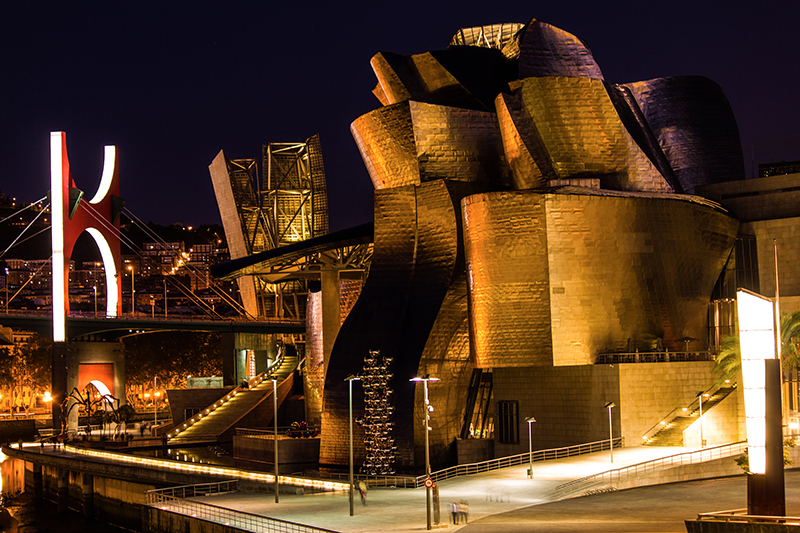 Guggenheim-museum-Bilbao-night