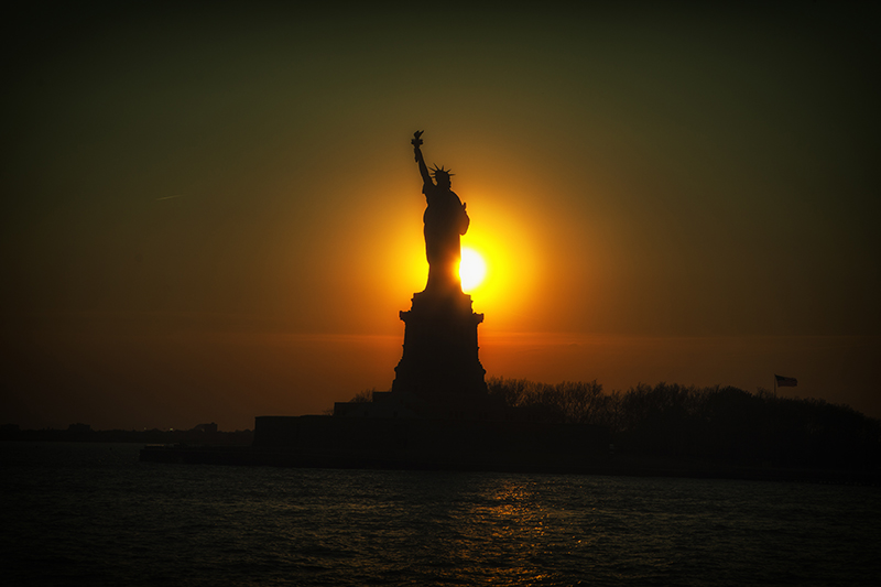 new-york-statue-liberty-sunset